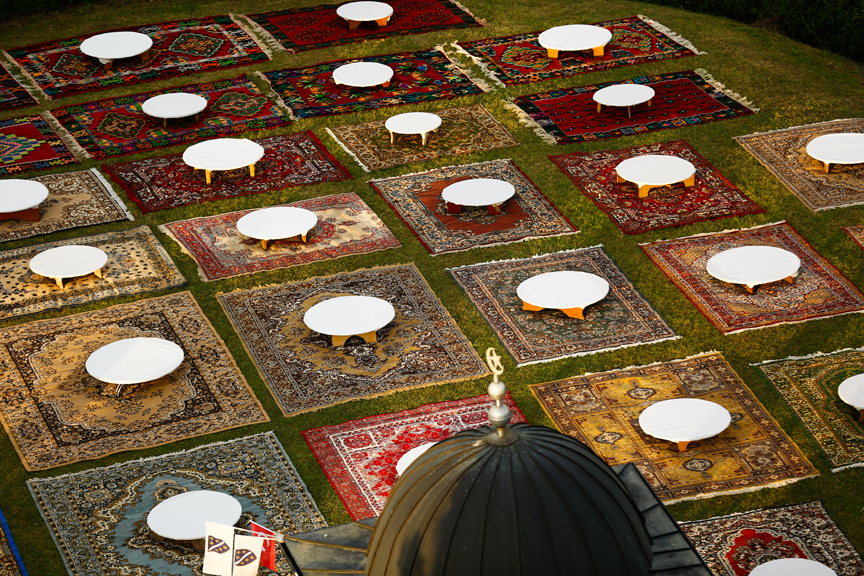 Bosna Hersek'in 'yerde çiçekler açtıran' iftar sofrası